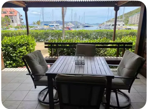Charming condo walking distance to Sapphire Beach St Thomas