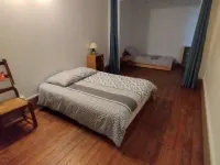 BEAUTIFUL CITY CENTER APARTMENT FOR FAMILY OR GROUP TRAVEL Hotels in Autun