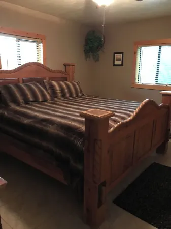 Beautifully furnished private Pet Friendly place with private fenced yard Отели рядом с достопримечательностью «Университет Эмбри-Риддл Аэронаутикал в Прескотт»