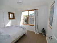 Family home 5 minutes to Jamberoo Water Park Hotels in Jamberoo