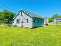 Charming Coastal Escape near Wickford, RI. Close to beaches and coastal charm! Hotels in North Kingstown