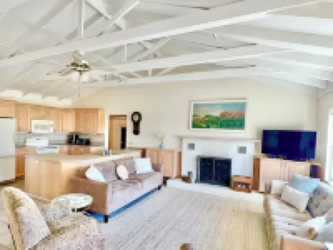 Delightful 4-bedroom house with VIEW in Montauk! LOCATION, LOCATION, LOCATION!!!