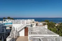 Full-furnished spacious apartment with rooftop and sea view