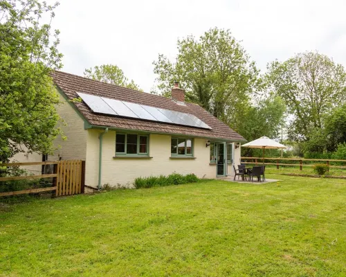 3 Bedroom idyllic countryside cottage in the middle of rural Wiltshire Hotels in Devizes