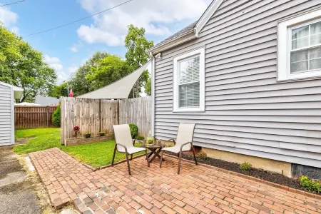 Clean & comfy 3 bdrm/2 bath home; perfect location