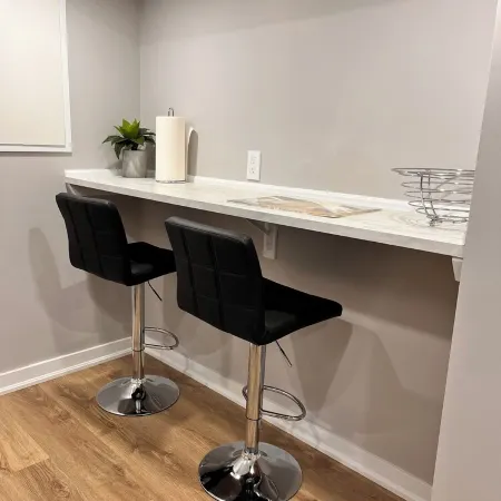 Darlington’s basement suite! Отели в г. Кларингтон