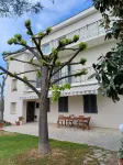 Detached apartment in a very quiet area, with garden available Hotels in 