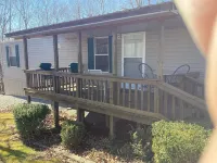 Charming 2-bedroom mobile home with WiFi, AC in peaceful Eddyville KY.