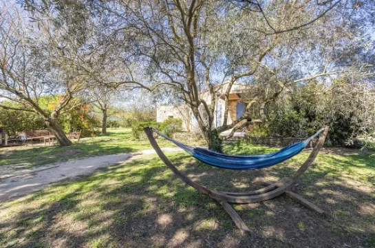 Located 5 minutes from the historic center of Uzès, in a wooded setting with swimming pool.