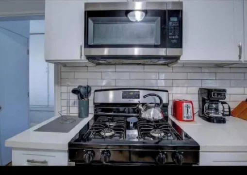 Cheerful 3-bedrooms centrally located in Riverside