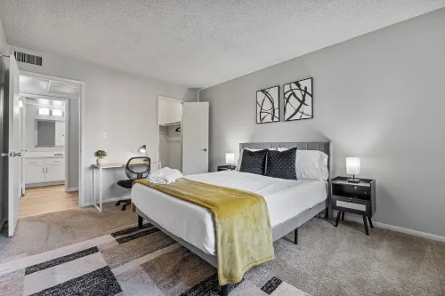 1Br - Gym - Pool - Great for Mid/Long Stays