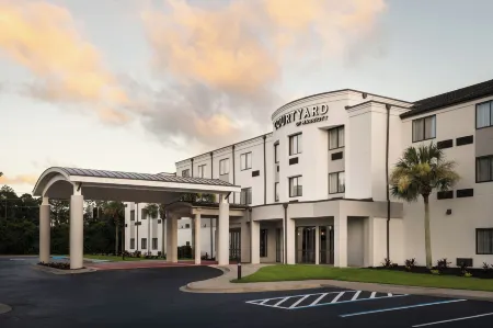 Courtyard by Marriott Brunswick