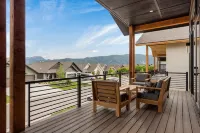 Brand New Custom 7-bedroom 6-Bath Home with Lake and Mountain Views!