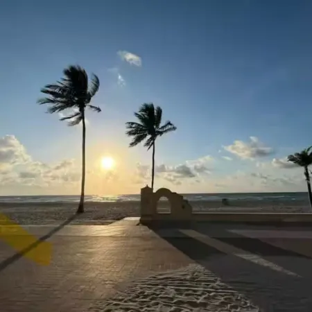 Epic! 3 Miles~Hard Rock Stadium. King Bed-Grill-Free Parking. Midpoint Location!