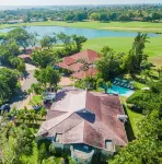 3 min from minitas beach and direct access to the golf camp... Hotel a 