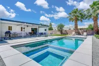 CASA DE ORO -Charming 3-bedroom house in Bermuda Dunes with pool, fire pit