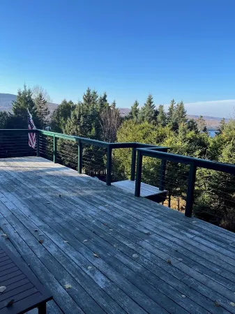 Charming 3-bedroom house in Rangeley with trail access