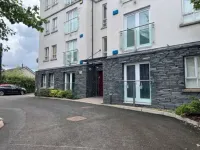 Ebrington Apartment - Walk across the Peace Bridge to Derry City Centre! Hotel a 