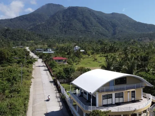 UNIT 4 Top Floor-2 Bedrooms Fully Furnished-Big surround verandas with all views