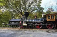 The Creek House: A Creekside Retreat with Hot Tub and Electric Bikes