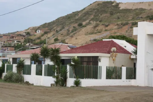 Beautiful Modern House Right on the Ocean