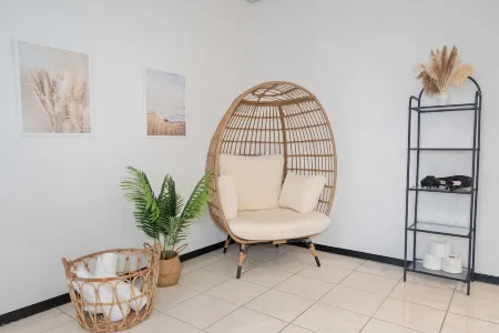 City oasis Fulda with flair I Whirlpool I Balcony I 2xParking I Coffee I WLAN Отели в г. Кюнцелль