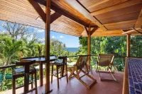 Tropical Oceanview Villa Pickleball Court & Pool Hôtels à : Tango Mar