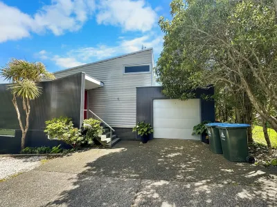 Westmere Wonder l Gorgeous 3 Bed Home inc. View  호텔