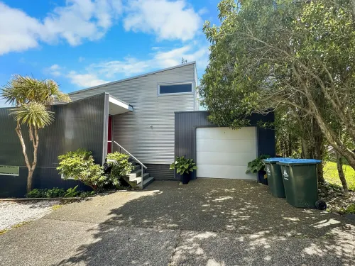 Westmere Wonder l Gorgeous 3 Bed Home inc. View