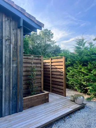 Agréable Petite Maison Avec Jardin Tout Près de la Plage Отели в г. Мессанж