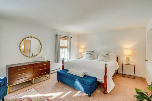 Walk to Dining Downtown Lenox Guest House! - Homestays