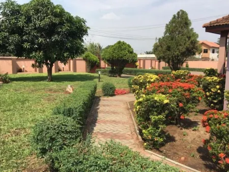 First Choice Guest House Отели рядом с достопримечательностью «Tema Cocoa Processing Company (CPC)»