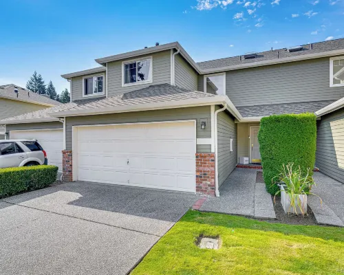 Modern Home Close to Dtwn Woodinville w/ Yard Hotels in Woodinville