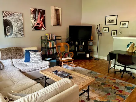 Secluded Home-Away-from-Home with Cook's Kitchen, Serving Ann Arbor & Ypsilanti