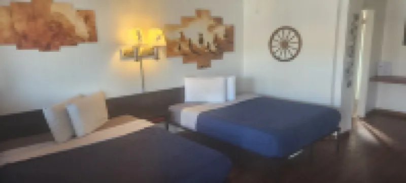 Brad's Desert Inn