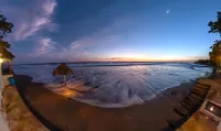 Romantic Beachfront Casita w Pool - AC - Sleeps 4 - Beach