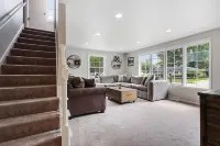 House w Finished Garage Walk to Lambeau Bars Resch Hotels in Howard