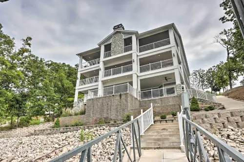 Boat Dock, Game Room! Multi-Level Osage Beach Home - 3-نجوم