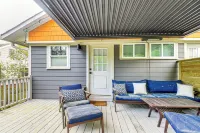 Renovated Carrboro House with Deck and Fire Pit!