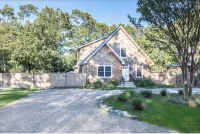 Beautiful Springs Home Recently Redesigned - Gunite Pool - 5 Bedrooms!