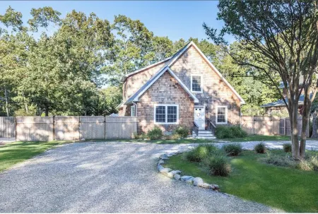 Beautiful Springs Home Recently Redesigned - Gunite Pool - 5 Bedrooms!