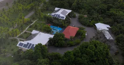 Cocomar Beachfront Hotel and Island Resort Hotel a 