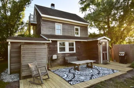 Charming 2-bedroom cottage with AC and WiFi in fantastic Cape May
