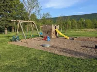 Your Summer Getaway- with a Hot Tub!