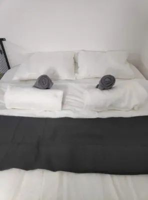 Centrally-located Quiet Cozy Loft apartment Hotels in 