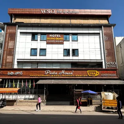 Hotel Delphi Grand Hyderabad - Hi-Tech City, Perfect for Business & Comfort Отели рядом с достопримечательностью «Конгресс-центр Cyber»