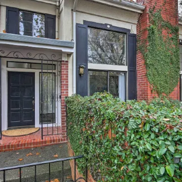 Well-Appointed Condo Across Street from UC Davis! Отели в г. Дейвис