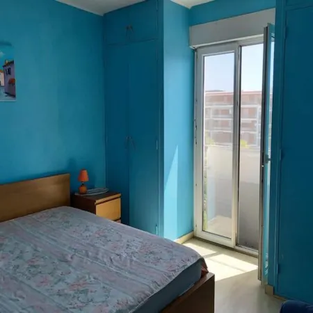 4 Rooms 9 people
