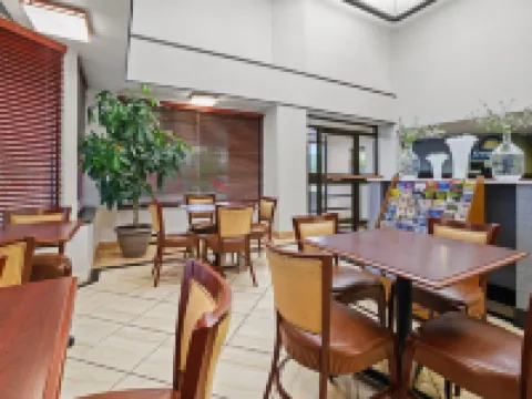 Days Inn by Wyndham Utica Hotels in Utica