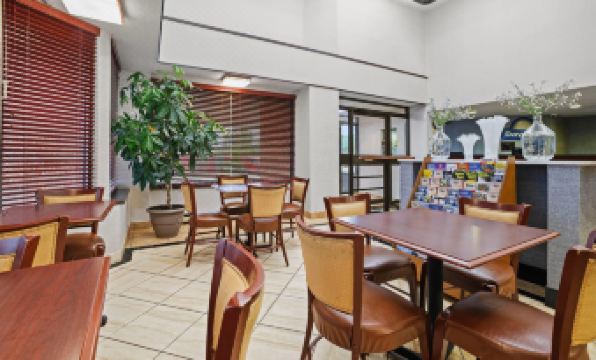 Days Inn by Wyndham Utica